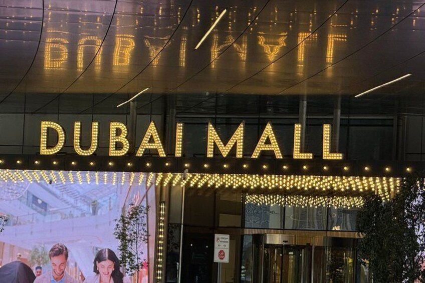 Burj Khalifa 124/125 Entry with Dubai Mall Walk, Coffee & Snacks 5