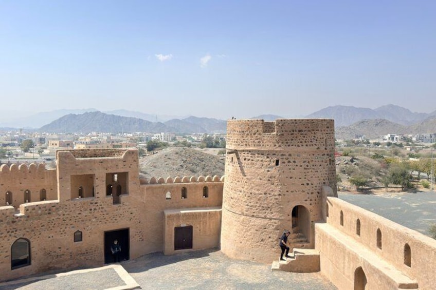 Fujairah East Coast Tour from Dubai with Mosque, Fort and Beach 1