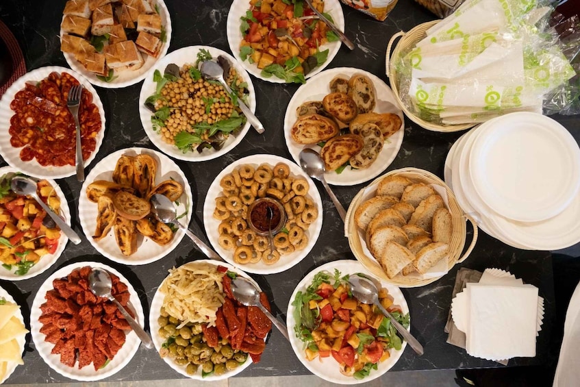 Tour to discover Calabrian cuisine: cooking class and buffet 1