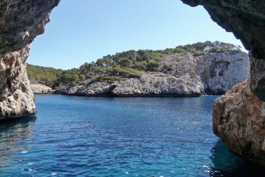 2.5 hour boat trip with snorkeling and paddle surfing in coves 3