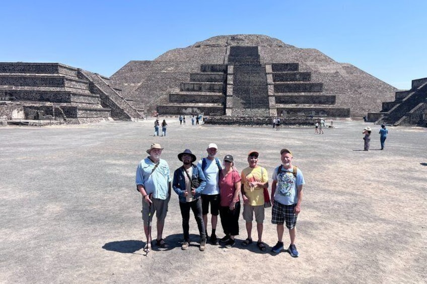 Small group to Teotihuacan Pyramids with Local guide 4