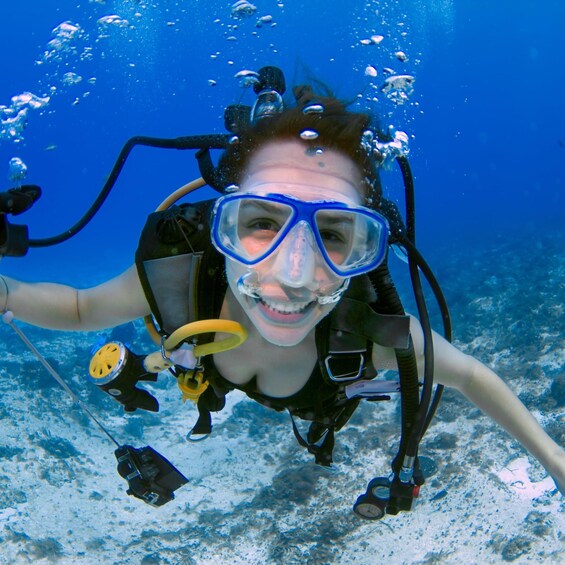 A person scuba diving underwater with a diving mask and breathing apparatus. 3