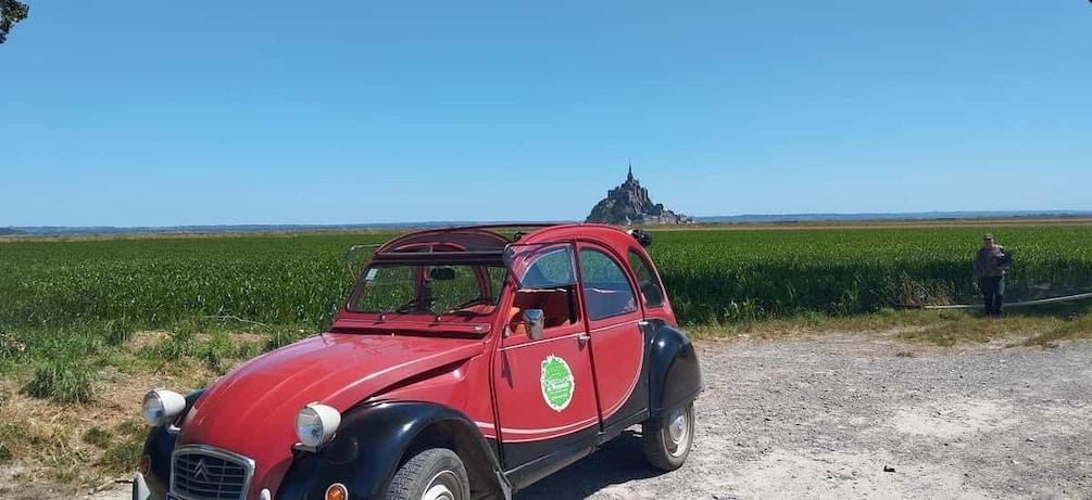 Discover the bay of Mont Saint-Michel in a 2CV 1