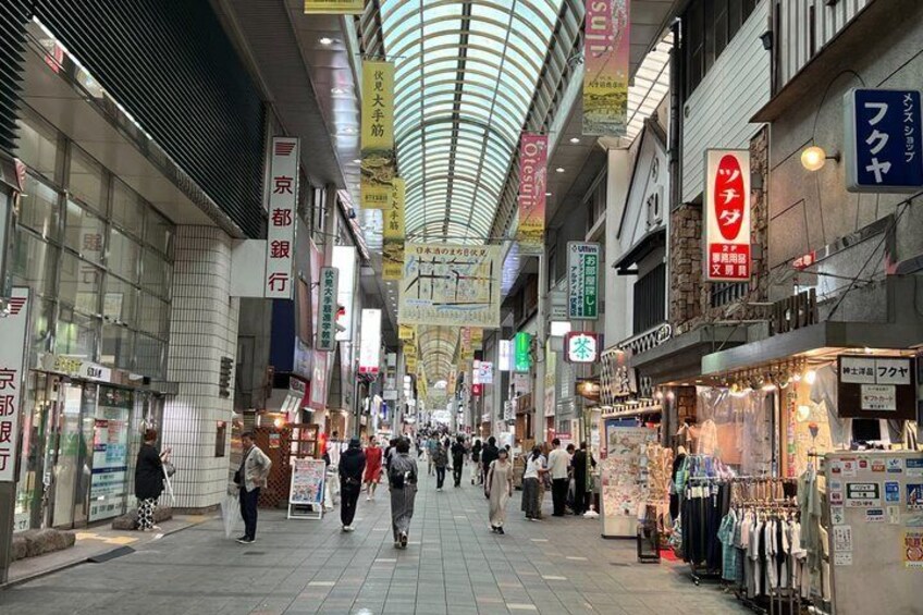 A busy indoor shopping area with multiple stores and signs in a foreign language. 3