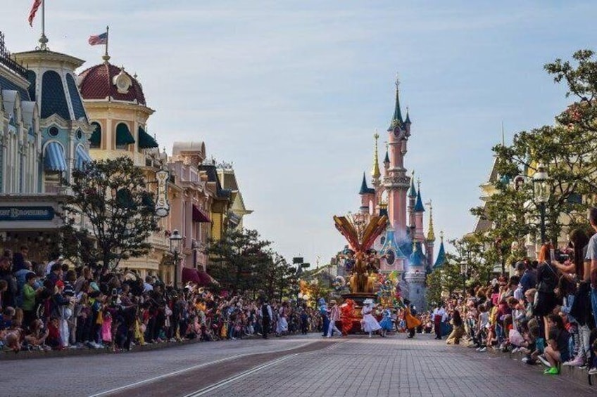 Disneyland Paris Theme Park Ticket with Round Trip Train Transfer 3