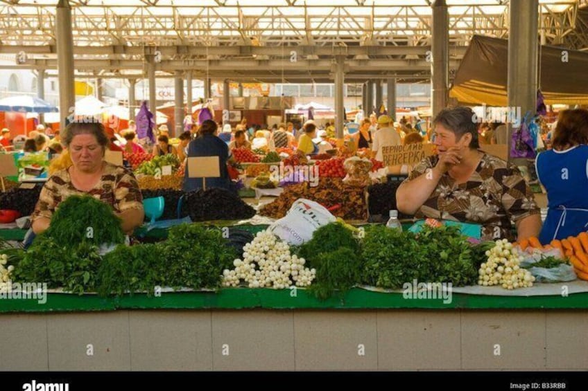 Chisinau History Walk and Central Market Food Tour 3