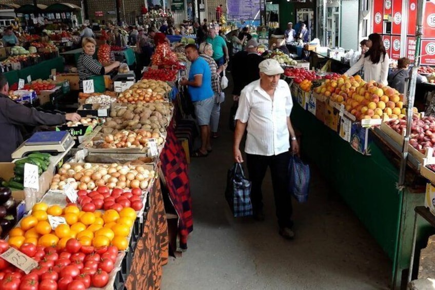 Chisinau History Walk and Central Market Food Tour 2