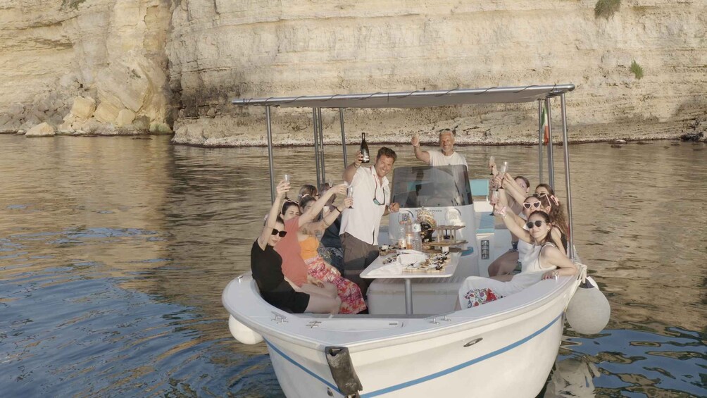 Picture 10 for Activity Ortigia lunch or dinner at a restaurant + 90-minute boat tour + prosecco 5