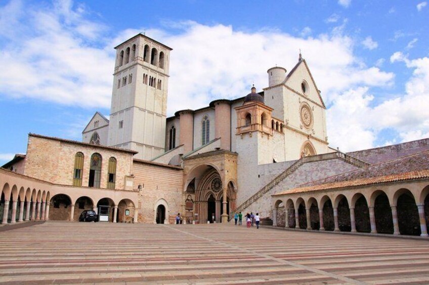 Assisi : walking tour between spirituality, art and Umbrian history 1
