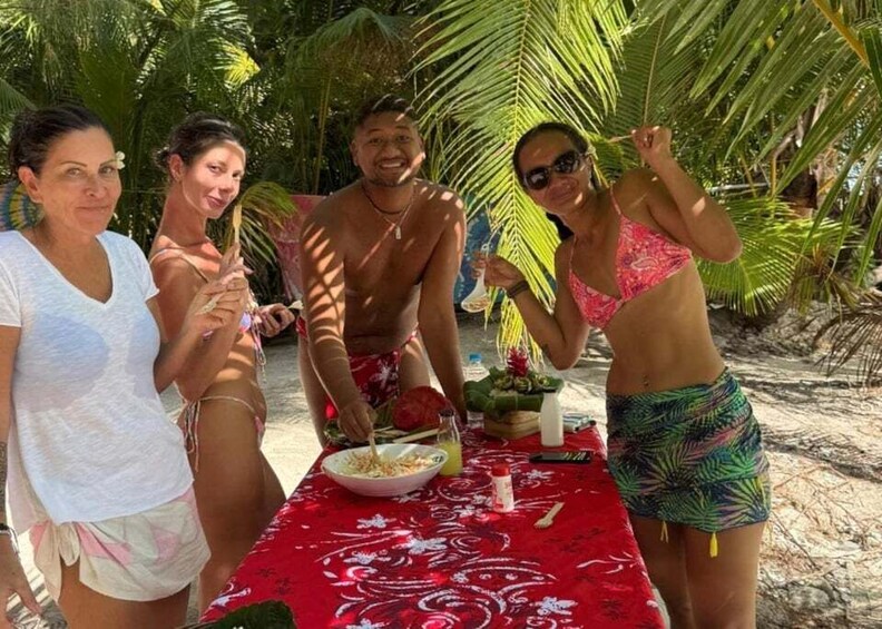 Picture 11 for Activity Bora Bora: Full-Day Lagoon Tour with Snorkeling & BBQ Motu 2