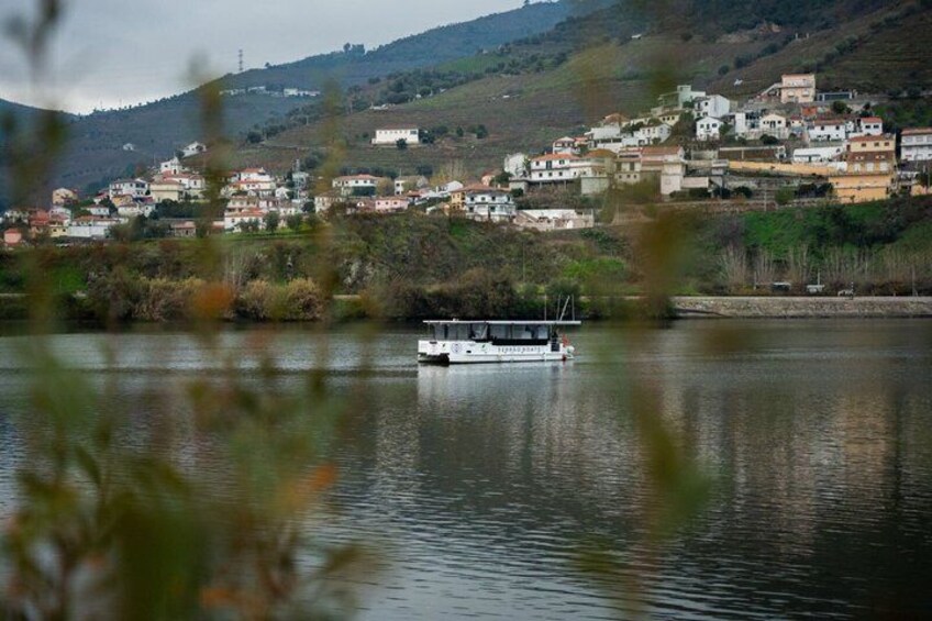 Douro Sunset Party Cruise with Open Wine Bar & Onboarding Music 2