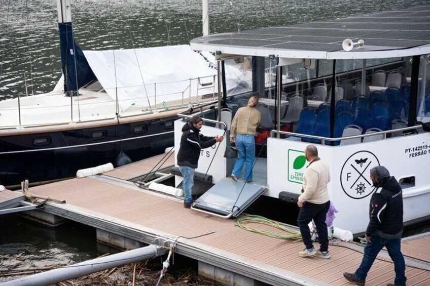 Douro Sunset Party Cruise with Open Wine Bar & Onboarding Music 3