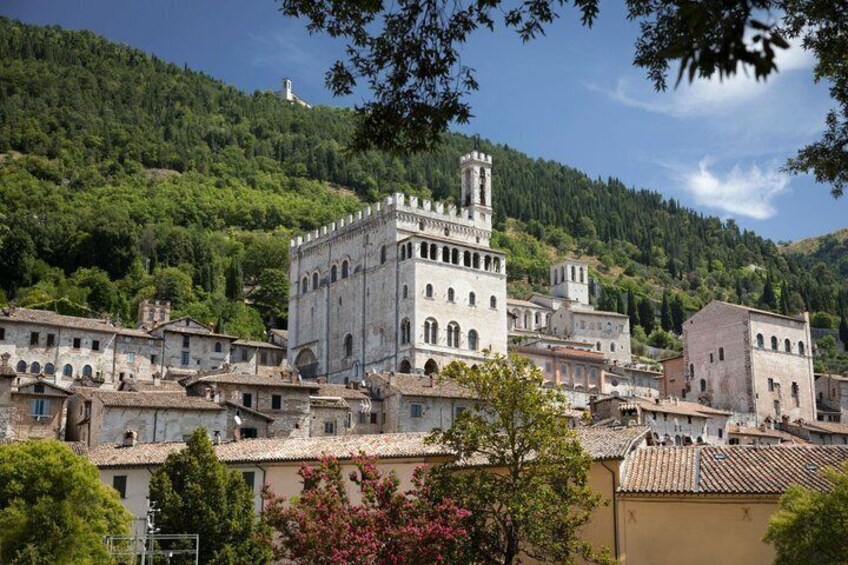 Gubbio: Guided tour to travel in the Medieval Past 1
