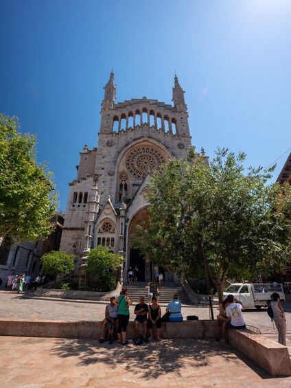 A historic cathedral with Gothic architecture, including pointed arches and a large rose window. 2