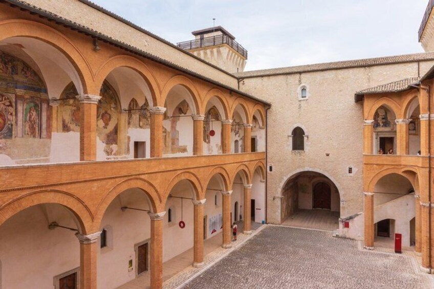 Spoleto : guided tour through History, Art and Panoramas 3