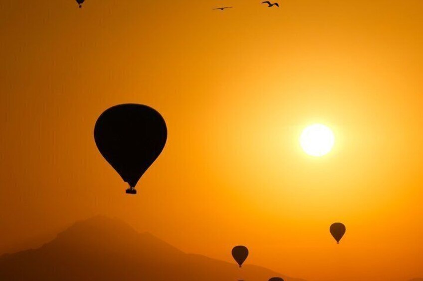 Barcelona Hot Air Balloon Flight with Cava and Lunch 4