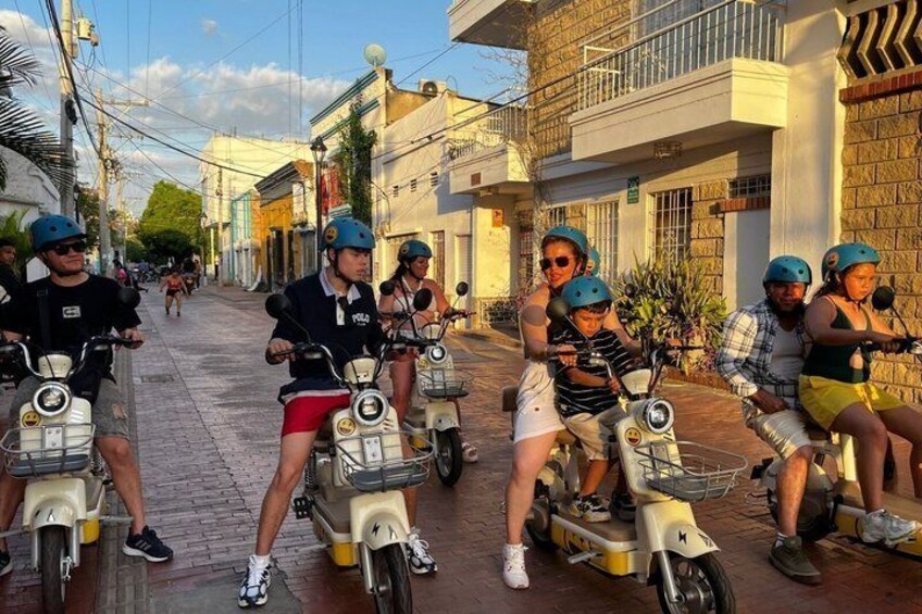 Cultural and Tasting Electric Motorcycle City Tour in Santa Marta 1
