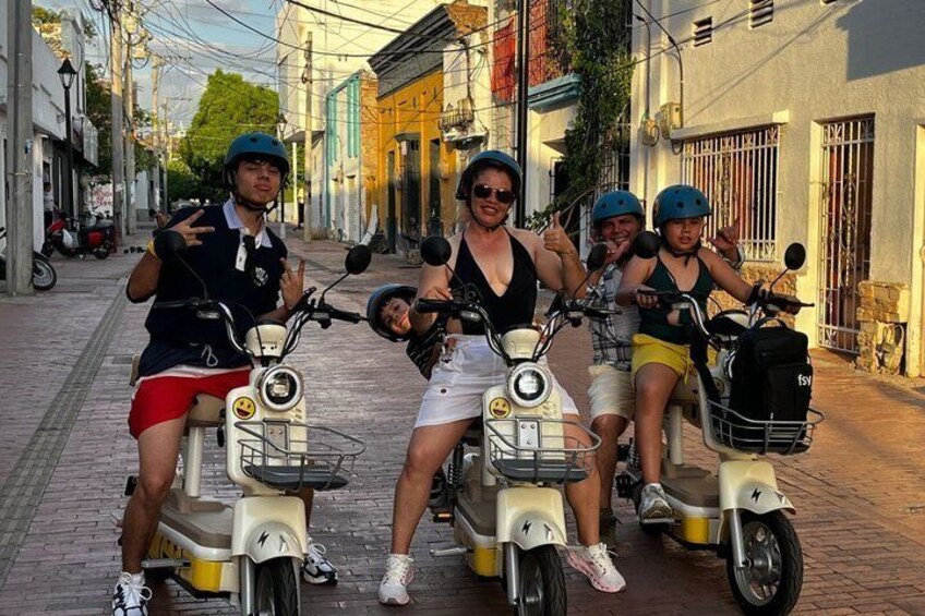 Cultural and Tasting Electric Motorcycle City Tour in Santa Marta 2