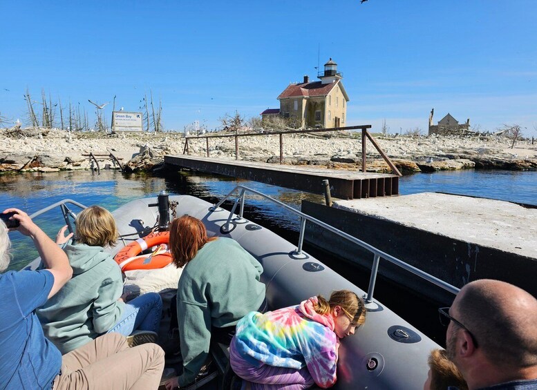 Picture 1 for Activity Death's Door Shipwreck and Lighthouse Boat Tour 2