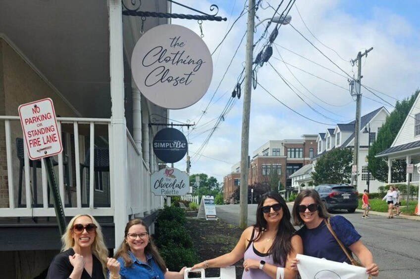 Guided Thrift Store Walking Tour in Historic Leesburg 2