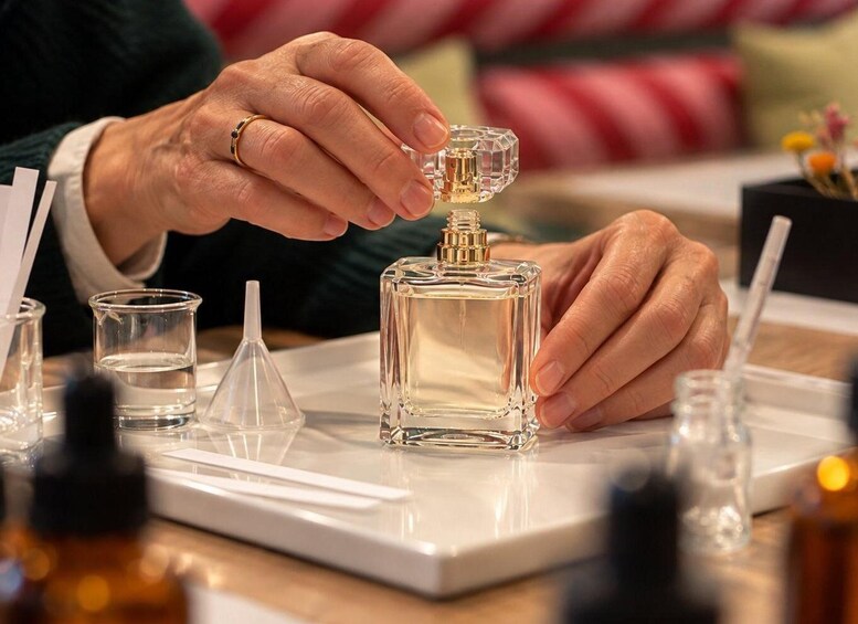 Hamburg: Perfume Workshop to Create Your Own Scent 1