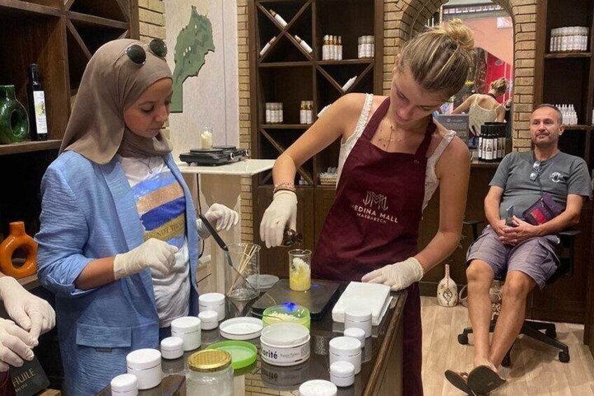 2H Perfumed Candles Making Workshop in Marrakech 3