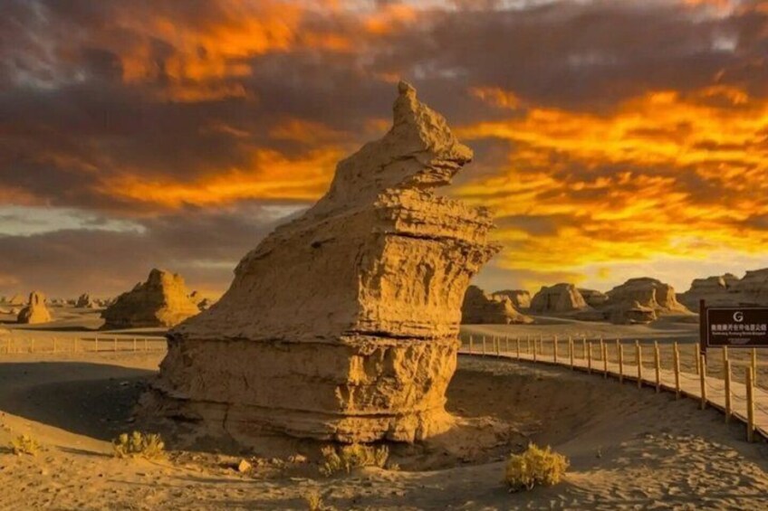 Yumenguan and Yadan in Dunhuang Small Group Tour with Tickets 3