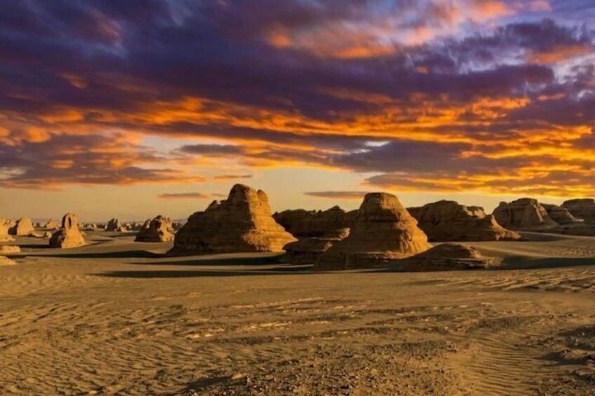 Yumenguan and Yadan in Dunhuang Small Group Tour with Tickets 1