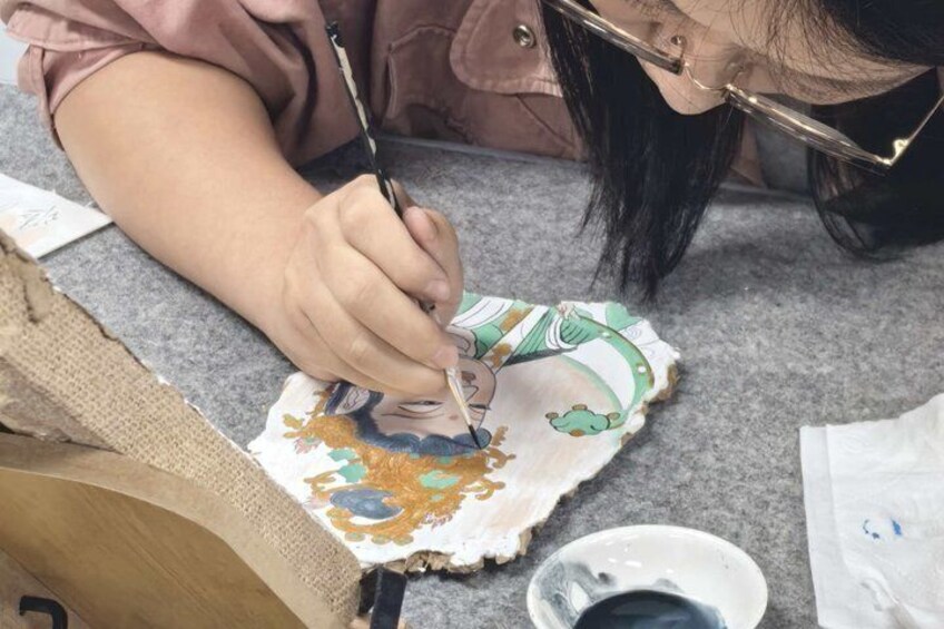 Experience of Traditional Chinese Murals Mineral Pigment Painting 2