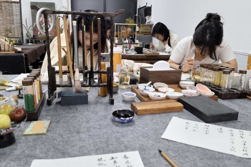 Experience of Traditional Chinese Murals Mineral Pigment Painting 3