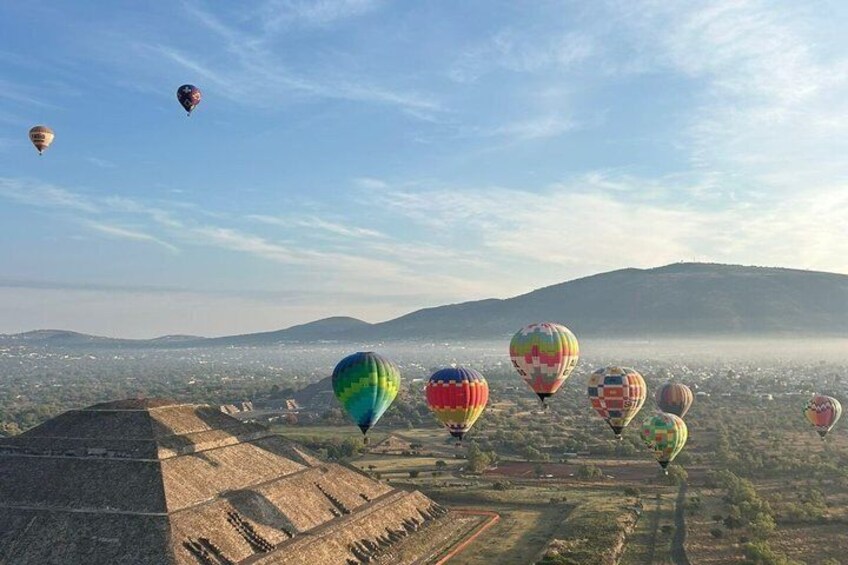 Flight in Globo Teotihuacan l Breakfast in Cueva from CDMX 5
