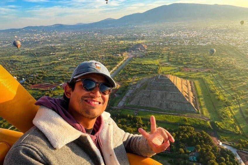 Flight in Globo Teotihuacan l Breakfast in Cueva from CDMX 1