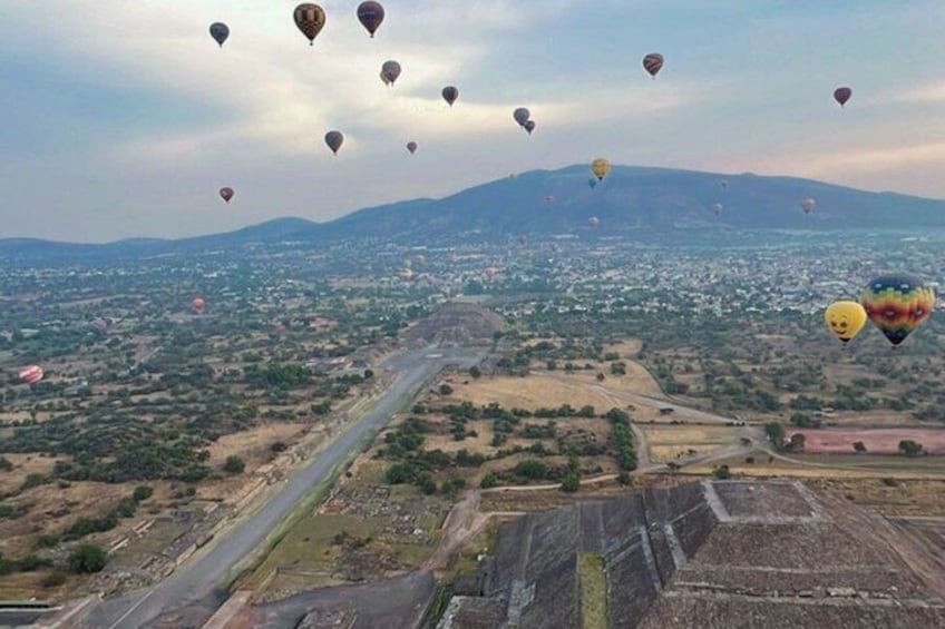 Flight in Globo Teotihuacan l Breakfast in Cueva from CDMX 3