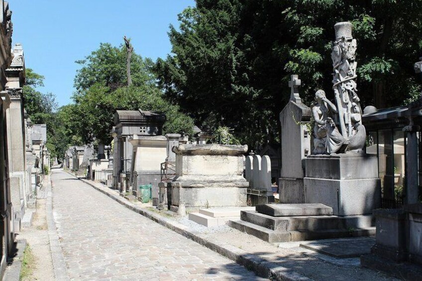 Walking Pere Lachaise Cemetery Paris Tour 1