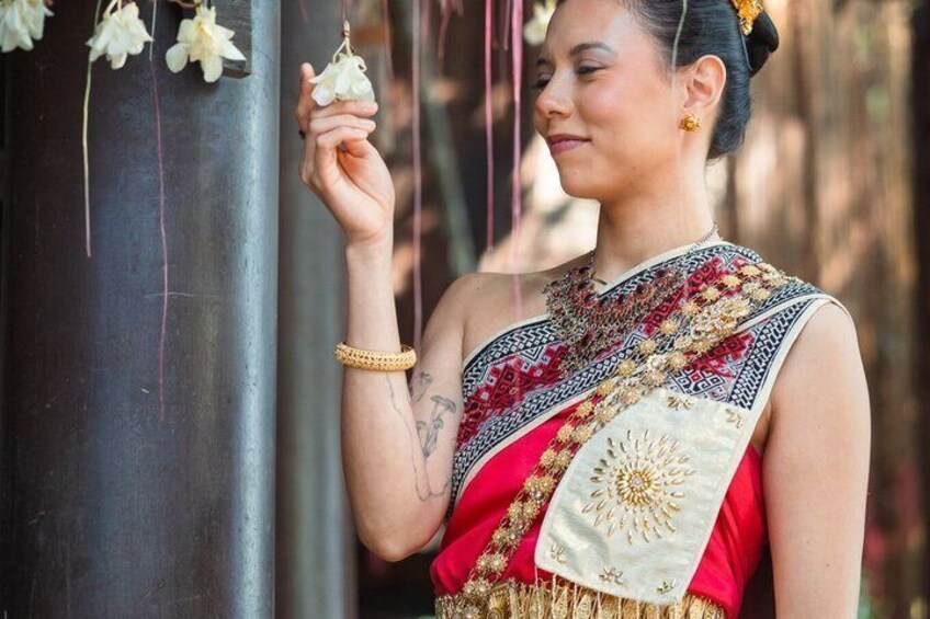 Traditional Thai Dress Photoshoot at Baan Monfai 1