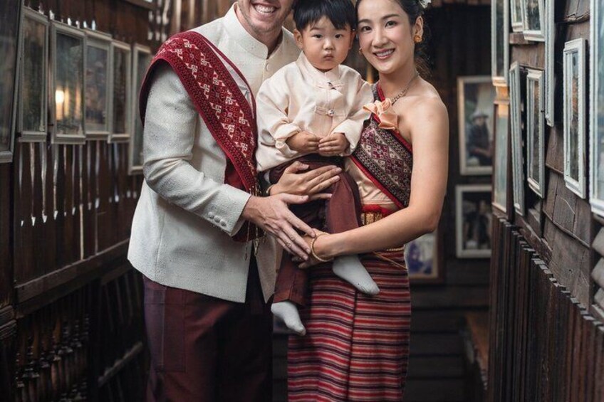 Traditional Thai Dress Photoshoot at Baan Monfai 5
