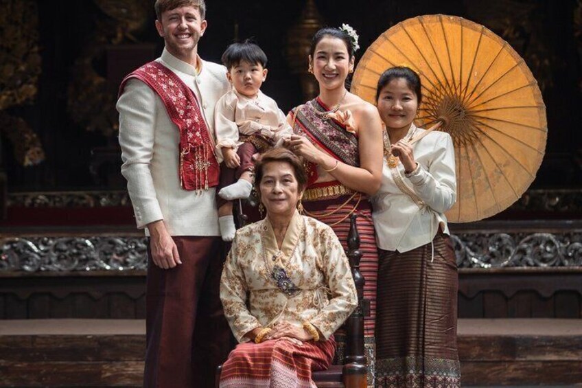 Traditional Thai Dress Photoshoot at Baan Monfai 4