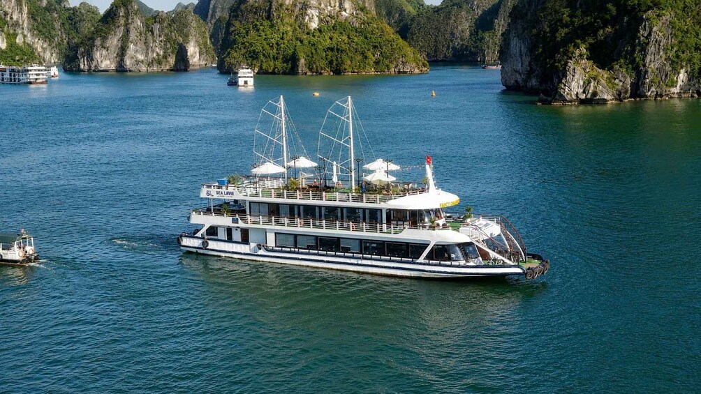 Hanoi: Ha Long Bay VIP Day Trip with Hotel Pickup 1