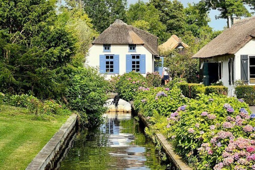 Private Giethoorn Day Trip from Amsterdam Luxury Mercedes EQE 2
