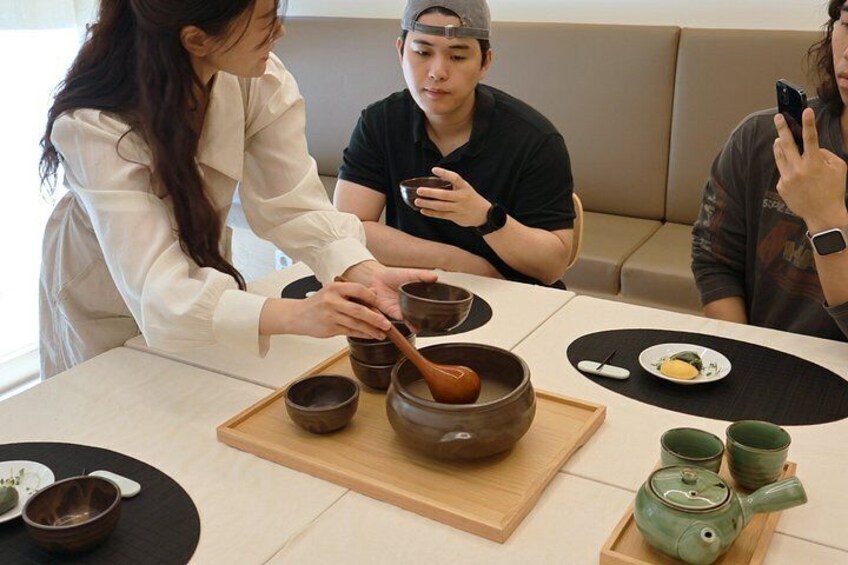 Seoul Korean Tea and Rice Cake Tasting with Bojagi Craft Workshop 2