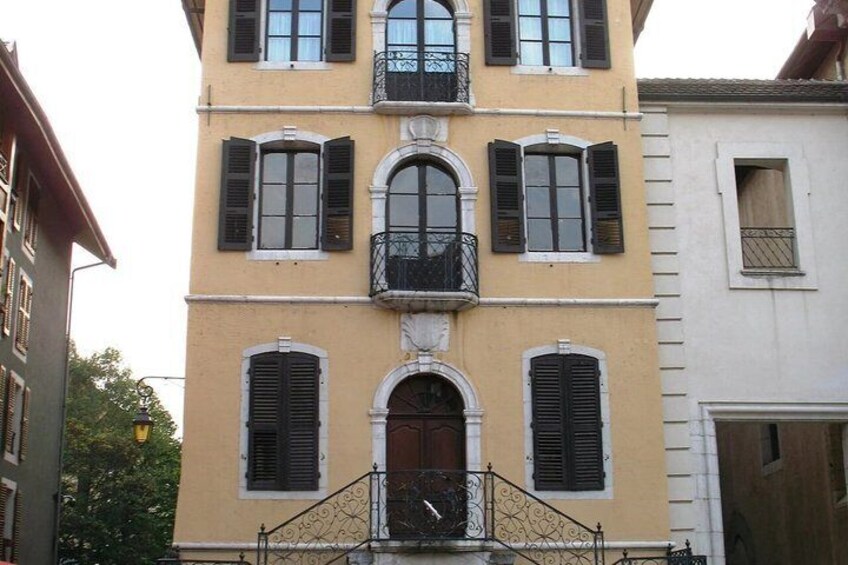 Annecy Self Guided Walking Tour Landmarks with Audio and Quiz 5