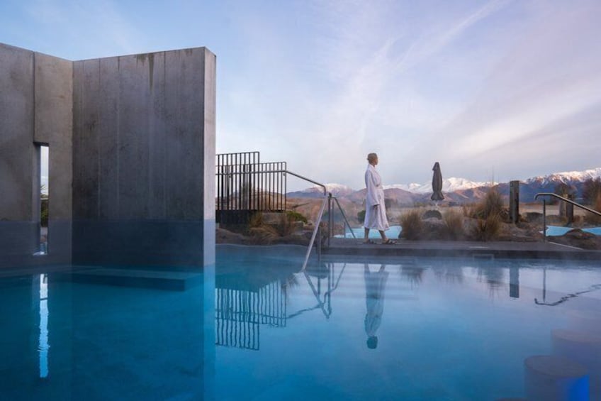 Ōpuke Thermal Pools & Spa: Adult Only Hot Pools with Swim Up Bar 1
