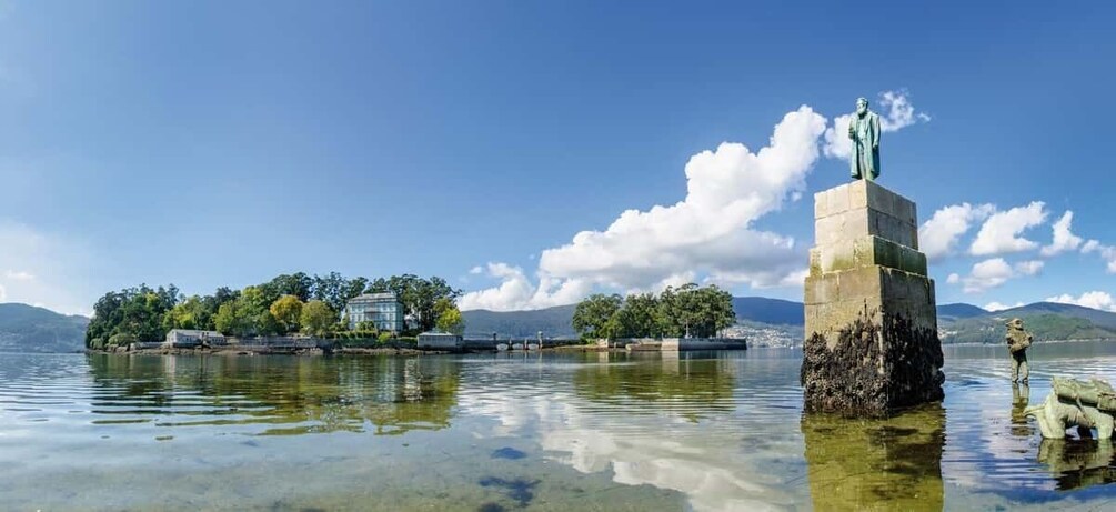 Guided tour of San Simón Island 1