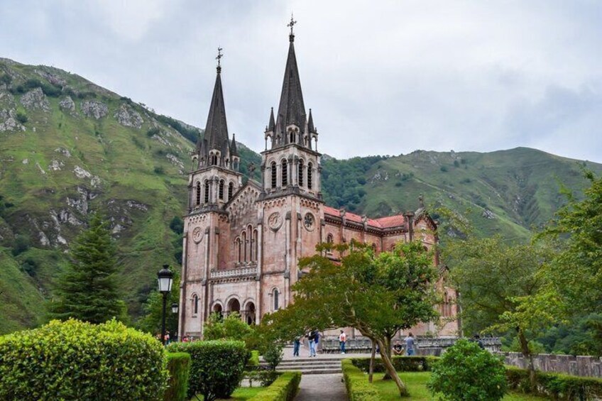 Excursion to the Lakes of Covadonga Cangas de Onís Small Group 1