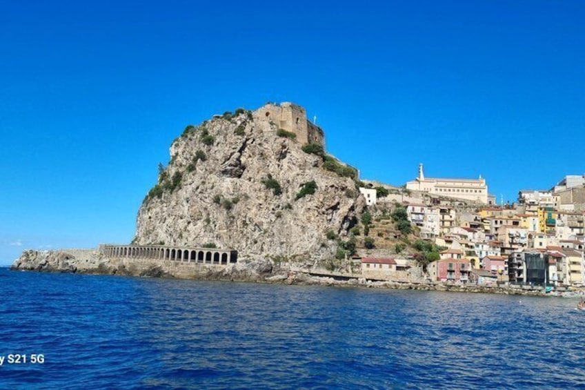 Boat excursion in the Strait of Messina for cruise passengers 5