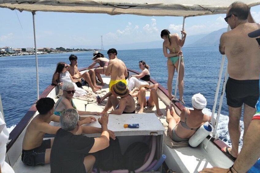 Boat excursion in the Strait of Messina for cruise passengers 4