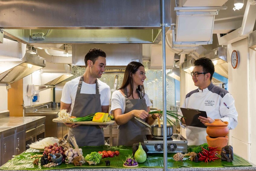 Bangkok: Thai Cooking Class at Roschas Culinary School 1