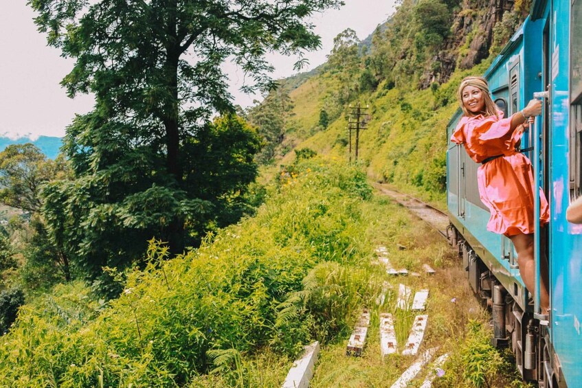Picture 1 for Activity NanuOya: First-Class Scenic Train Seat Reservation to Ella 2
