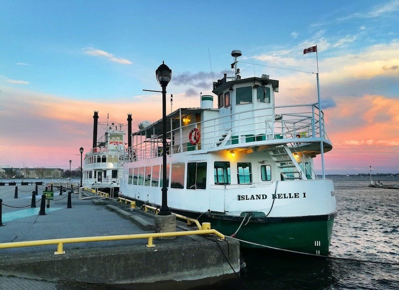 Kingston: Waterfront Sunset Cocktail Cruise 1