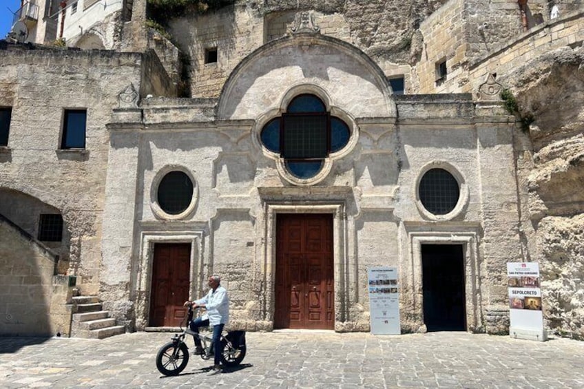 Discovering the hidden treasures of Matera in and bike 4